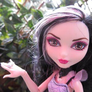 Ever After High Duchess Swan